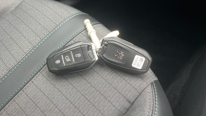 Peugeot 208 1.2 PureTech 100 Allure Premium + 5dr Petrol Hatchback